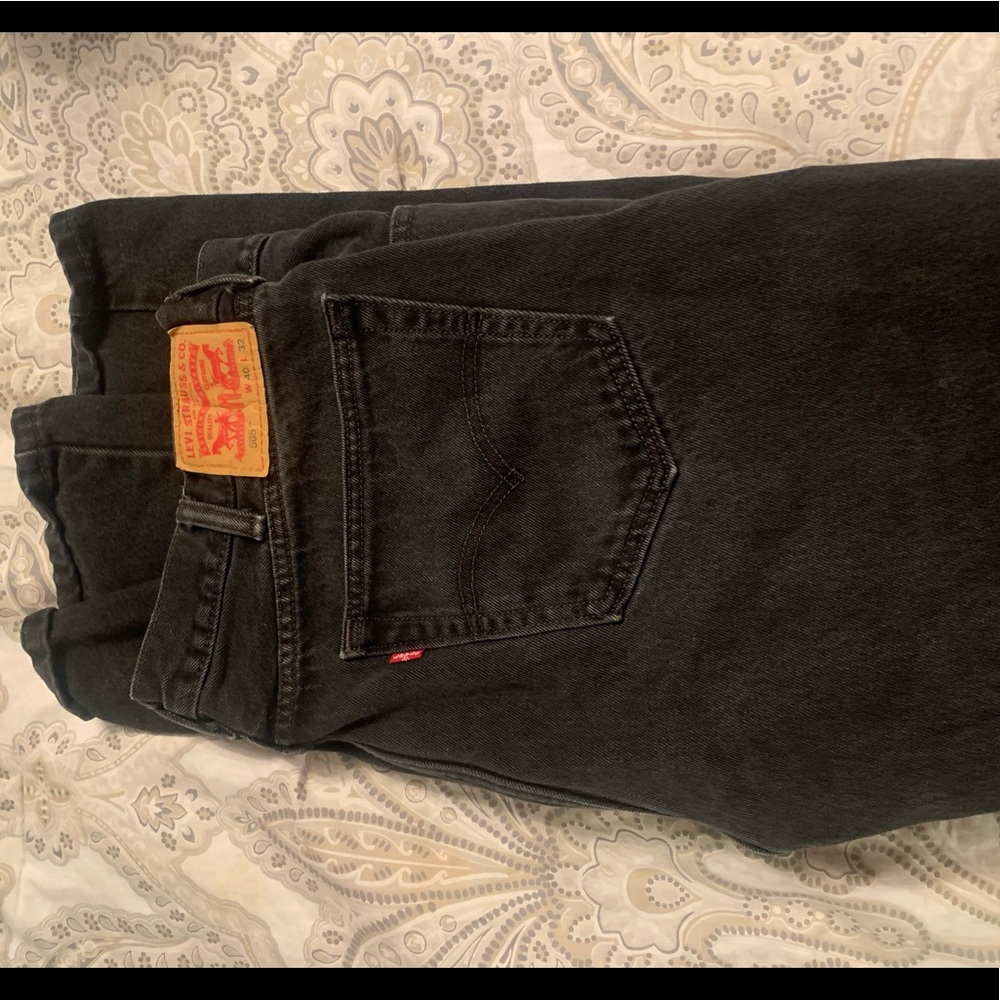 Levi midrise black mom jeans